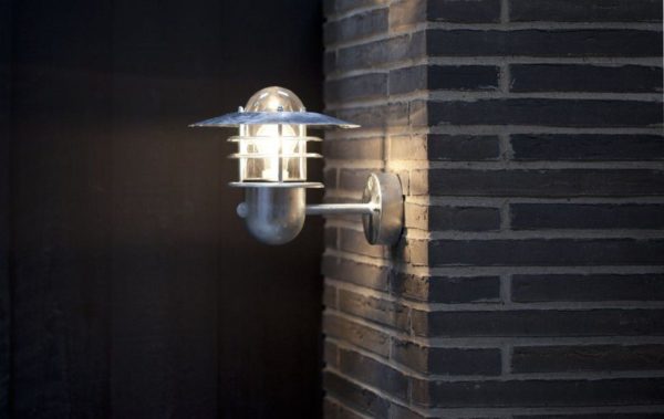 Agger zidna vanjska svjetiljka sa senzorom