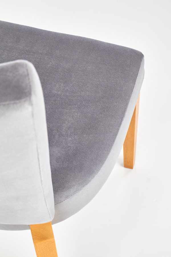 Blagovaonska stolica Rois, tkanina u sivoj boji , noge od punog drva