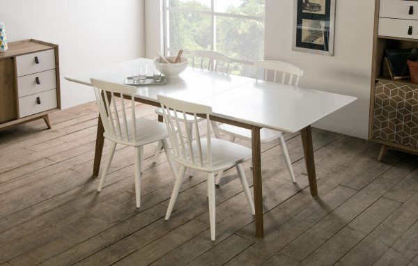 Rastezljiv blagovaonski stol Java