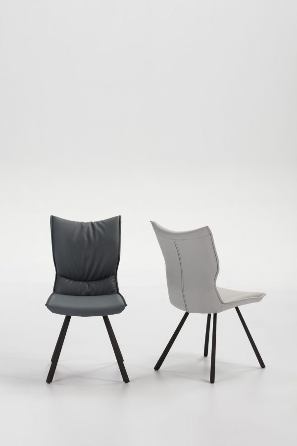 Blagovaonska stolica Mica, dvije boje