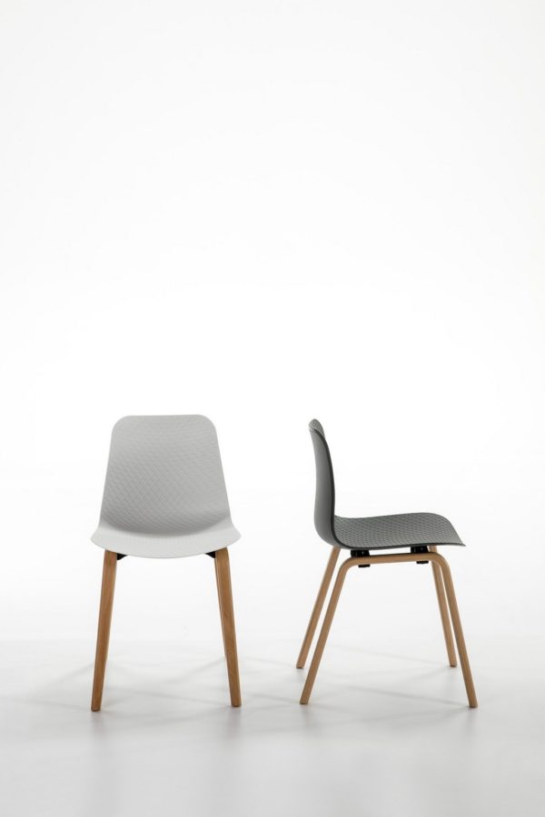 Blagovaonska stolica Keira, dvije boje