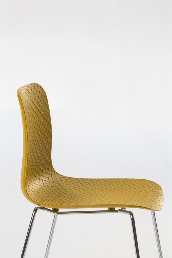 Blagovaonska stolica Khloe, četiri boje