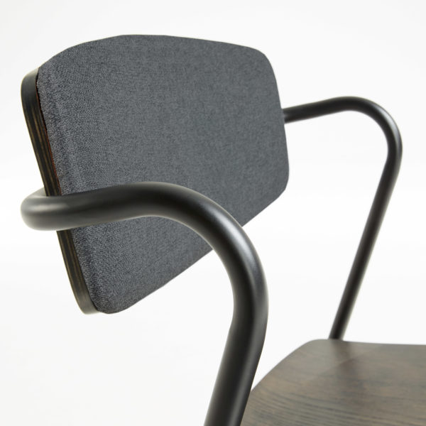 Blagovaonska stolica Norfort, tapeciran naslon