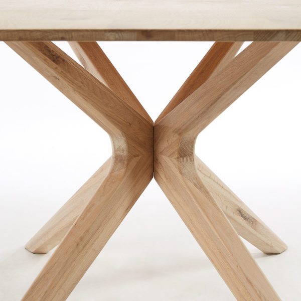 Blagovaonski stol Armande, dvije dimenzije