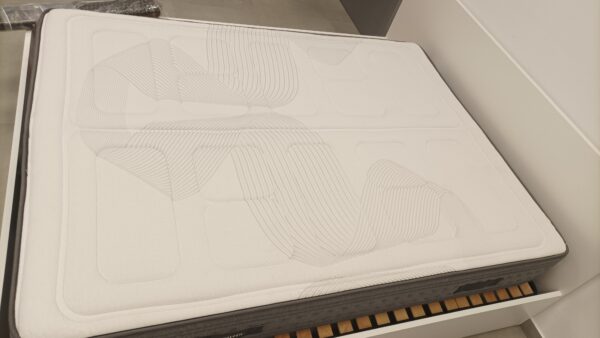 Madrac od pjene Universe 140 X 190 RAZSTAVNI EXPONAT IZNIMNA PRILIKA