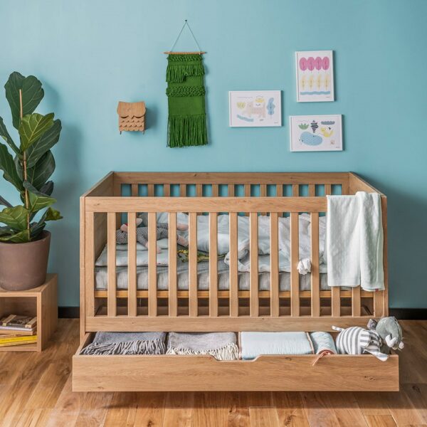 simple posteljica za dojenčka s predalom