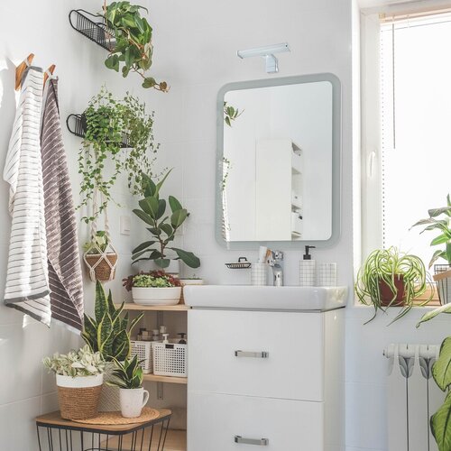 Svetilo 75039, Levon