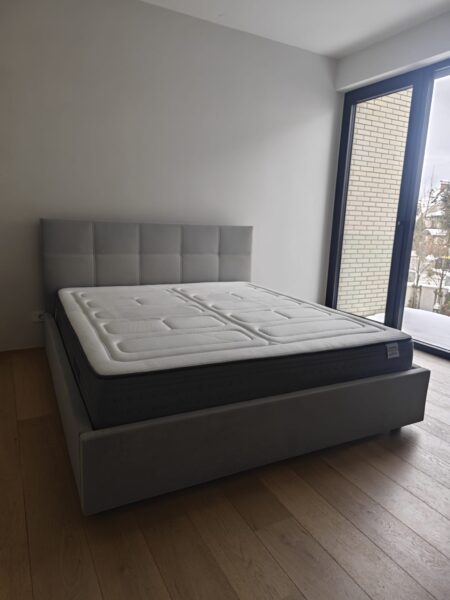 aurora postelja dvižna siva