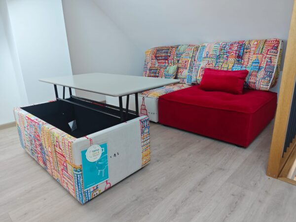 fama rdeč dvosed s klubsko mizico