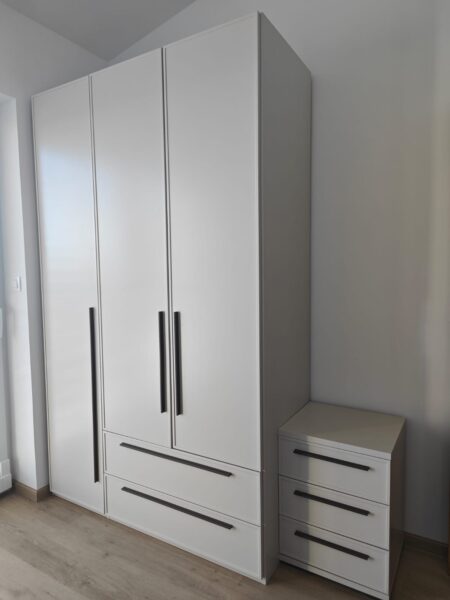 jela opera garderobna omara opremisidom