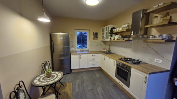 kuhinja-evergreen-zmontiran-opremisidom