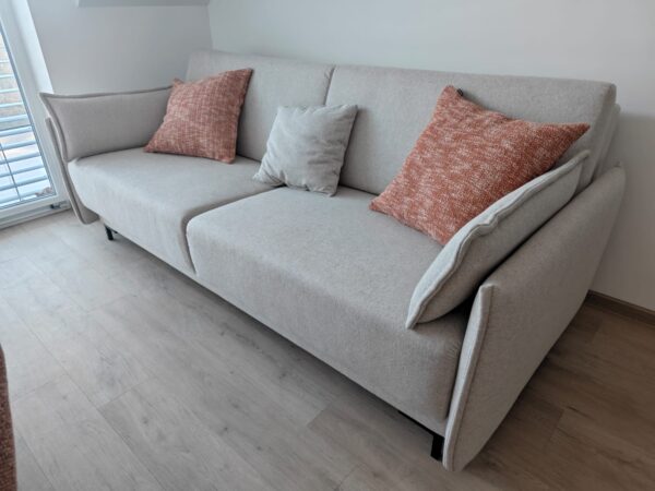 razstegljiv trosed flix