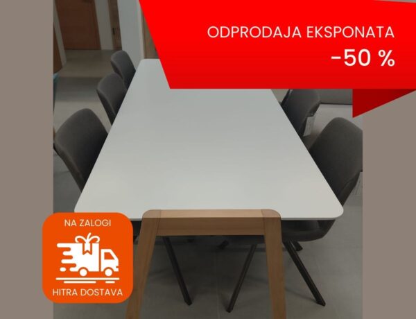 Eksponat jedilniška miza Kale