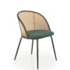 Jedilniški stol K508 v temno zeleni barvi, z žametnim sediščem in naslonjalom iz sintetičnega ratana na jeklenem podnožju.