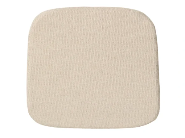 Bež blazina za stol Alipa, prikazana od zgoraj s poudarkom na teksturi tkanine in zaobljenih robovih.
