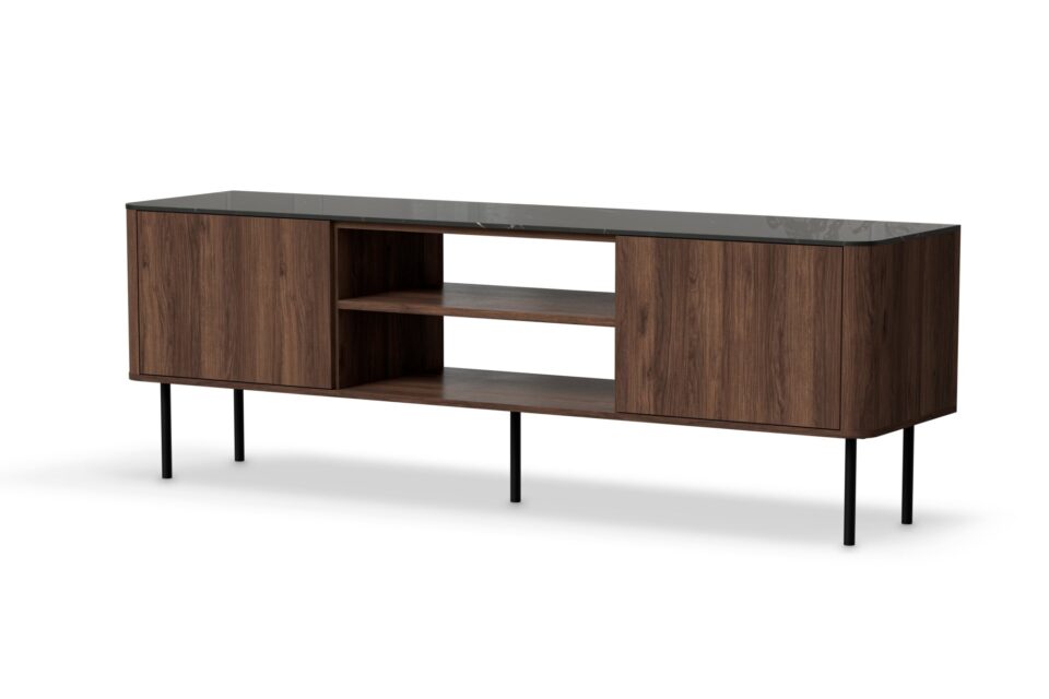 Sodobna TV komoda Solano RTV-1 z dekorjem oreha in črnim marmornim vrhom, postavljena na elegantnih črnih nogicah.
