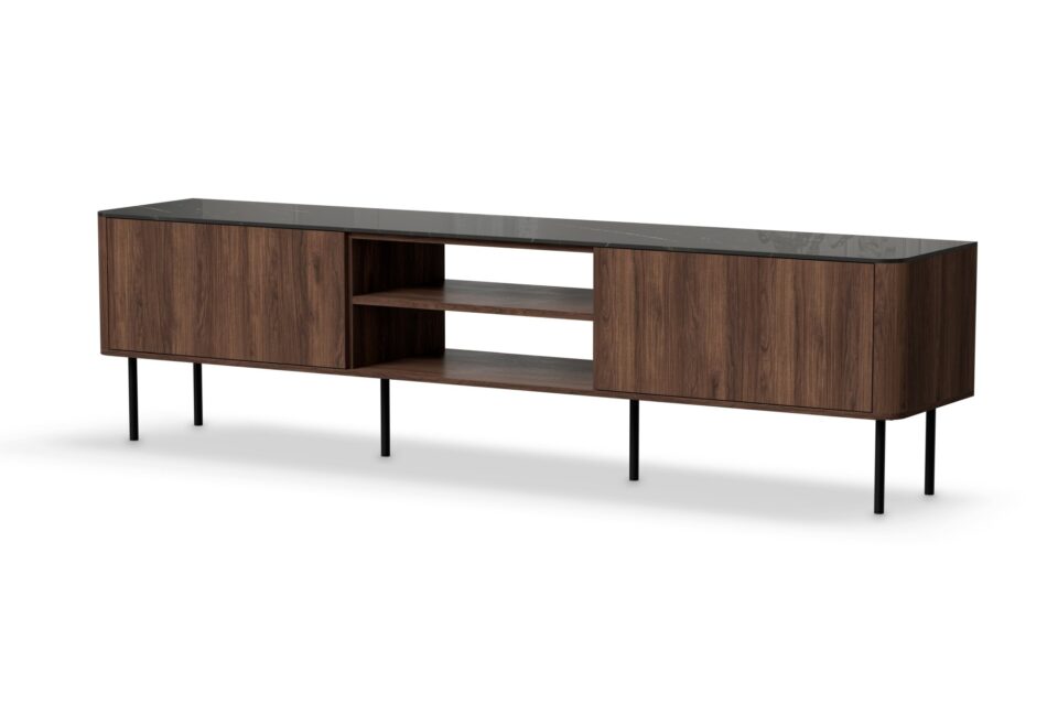 Elegantna TV komoda Solano RTV-2 v dekorju oreha Warmia Walnut z videzom črnega marmorja na vrhu in črnimi kovinskimi nogami. Sodoben kos pohištva.