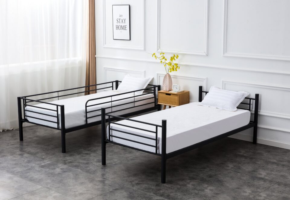 Kovinski pograd Bunky, 90 x 200 cm, črna
