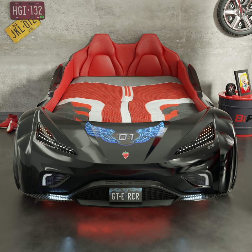 Sprednji del črne avto postelje GTE s tablico GT-E RCR