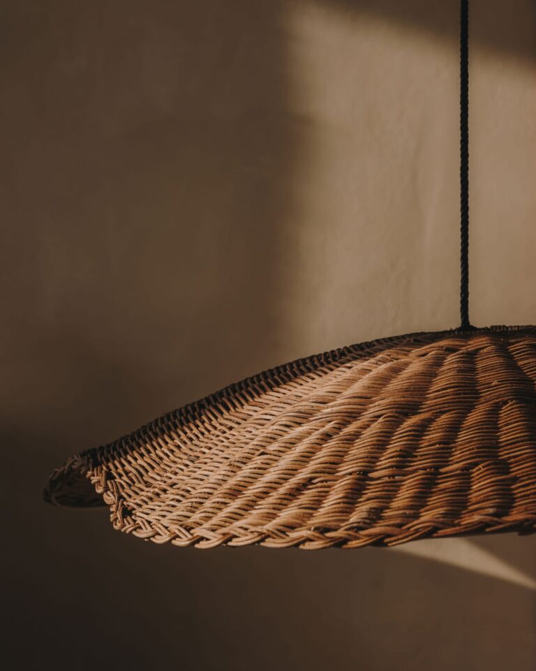 Senčnik za stropno svetilko Bisbal, ročno tkan ratan, Ø 80 cm, višina 15 cm