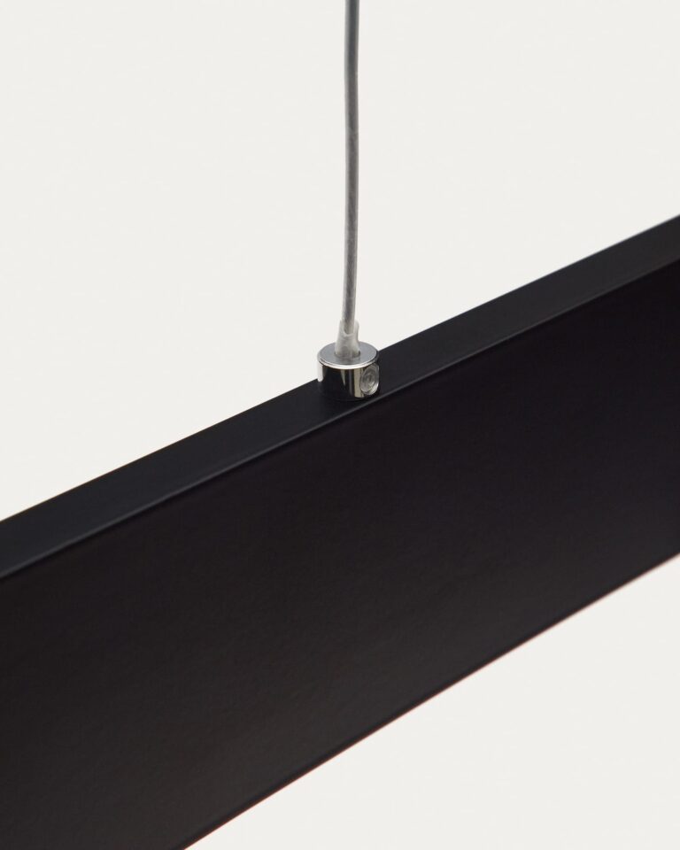 Viseča svetilka Boadella, črn aluminij, 101 x 5,5 x 129 cm