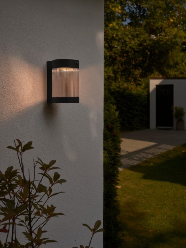 Coupar Solar | Stenska svetilka | Črna