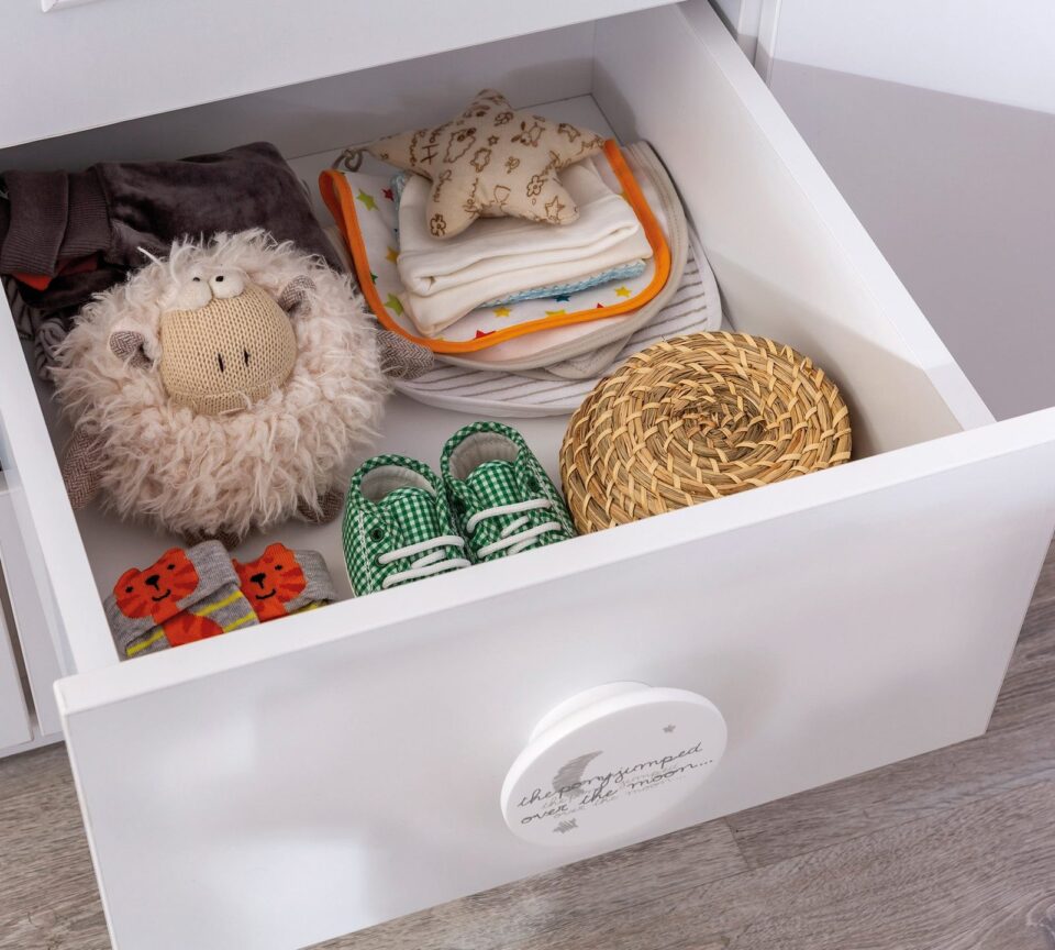 Odprt predal garderobne omare Baby Cotton z okroglim ročajem