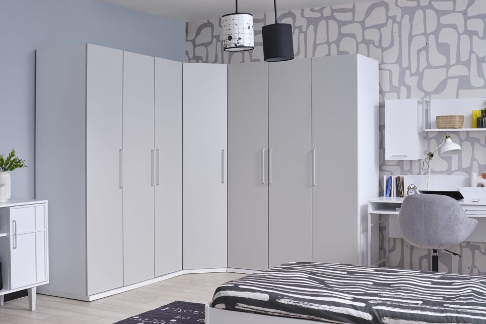 Garderobni ormari Simply White s bijelim i sivim vratima