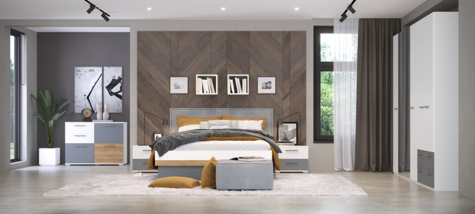 Spalnica All Room Concept s posteljo s sivim zametom, nočno omarico in komodo