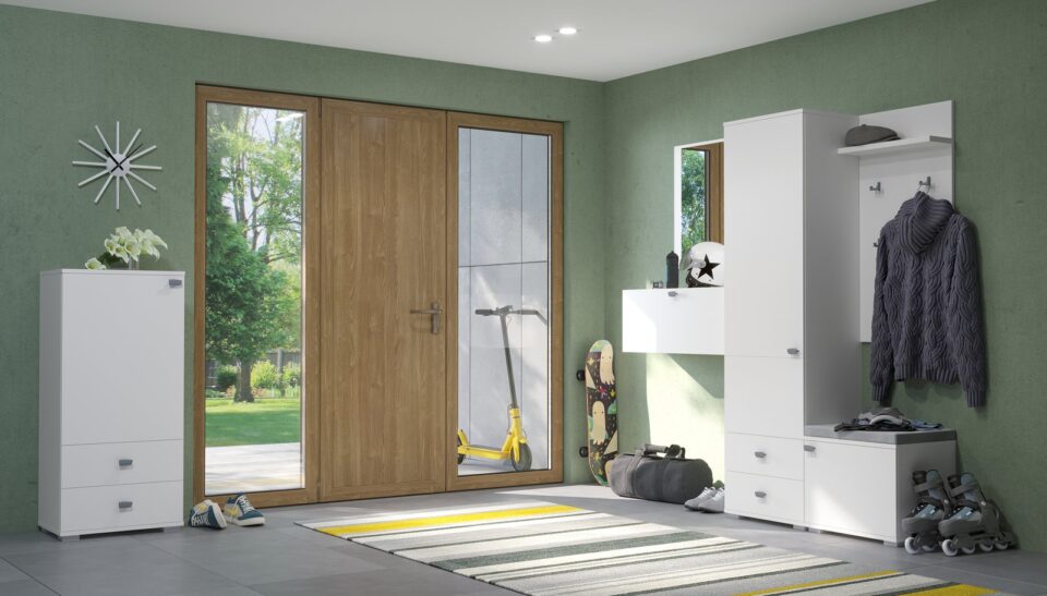 Predsoba All Room Concept z omarico, visoko omaro in klopjo s sedežem