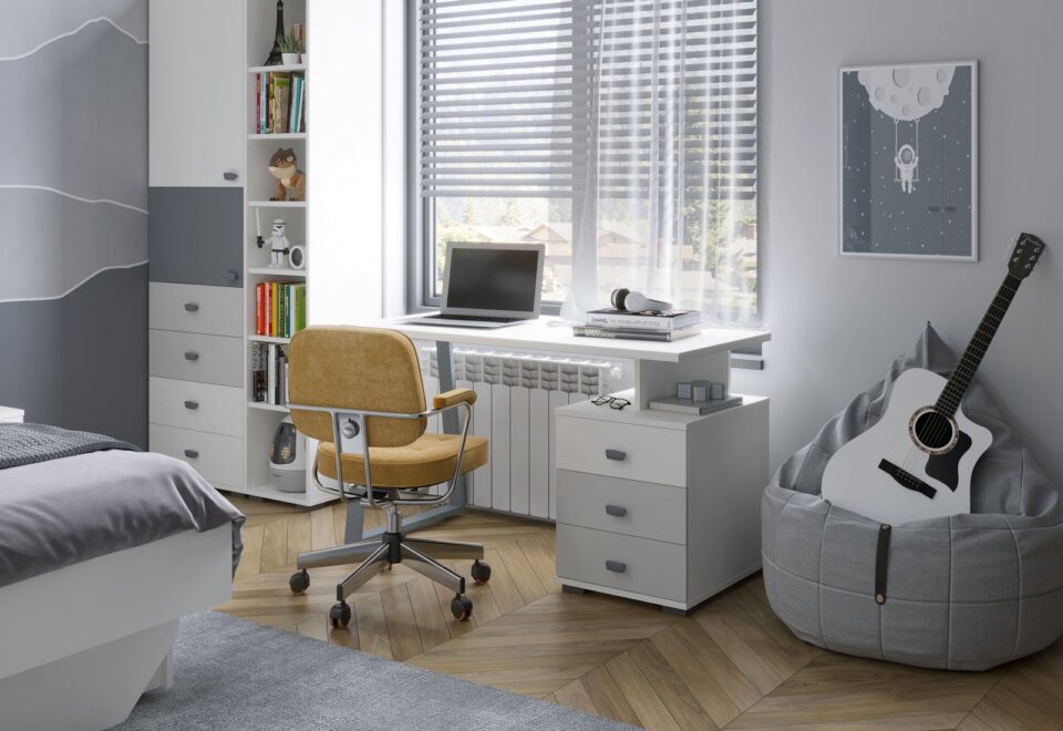 Mladinska soba All Room Concept s posteljo z rumenim uzglavjem, pisalno mizo in visoko omaro