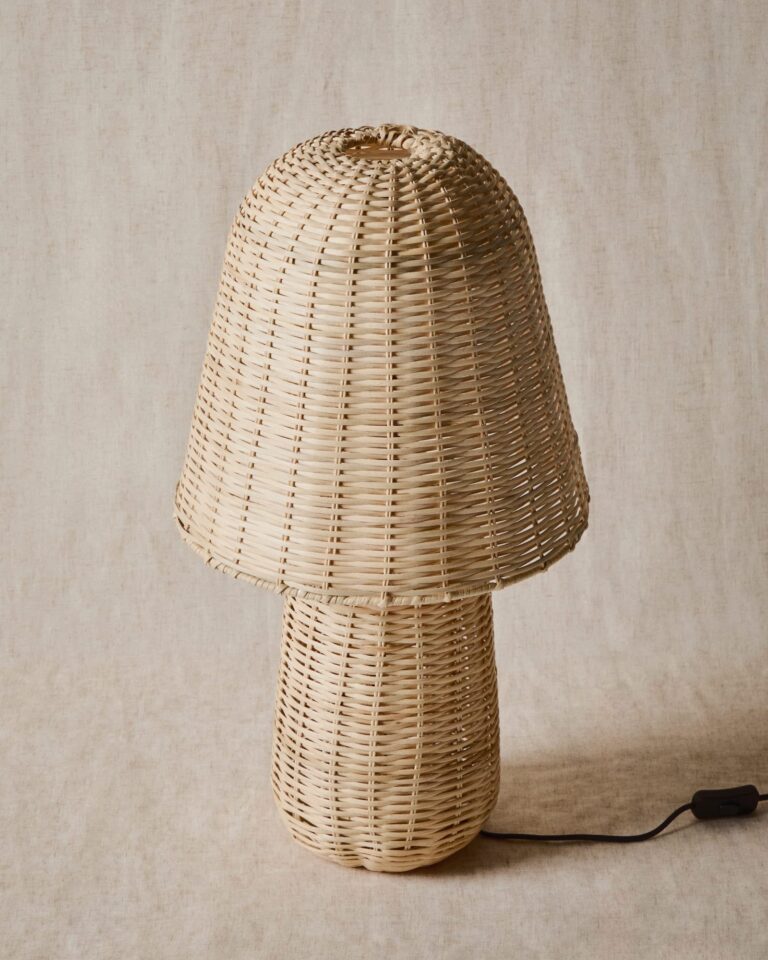 Namizna svetilka Neuda, ročno pleten ratan, LED 3 W, 35 x 35 x 65 cm