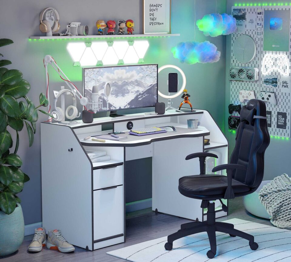 Stol Gamer ob beli pisalni mizi