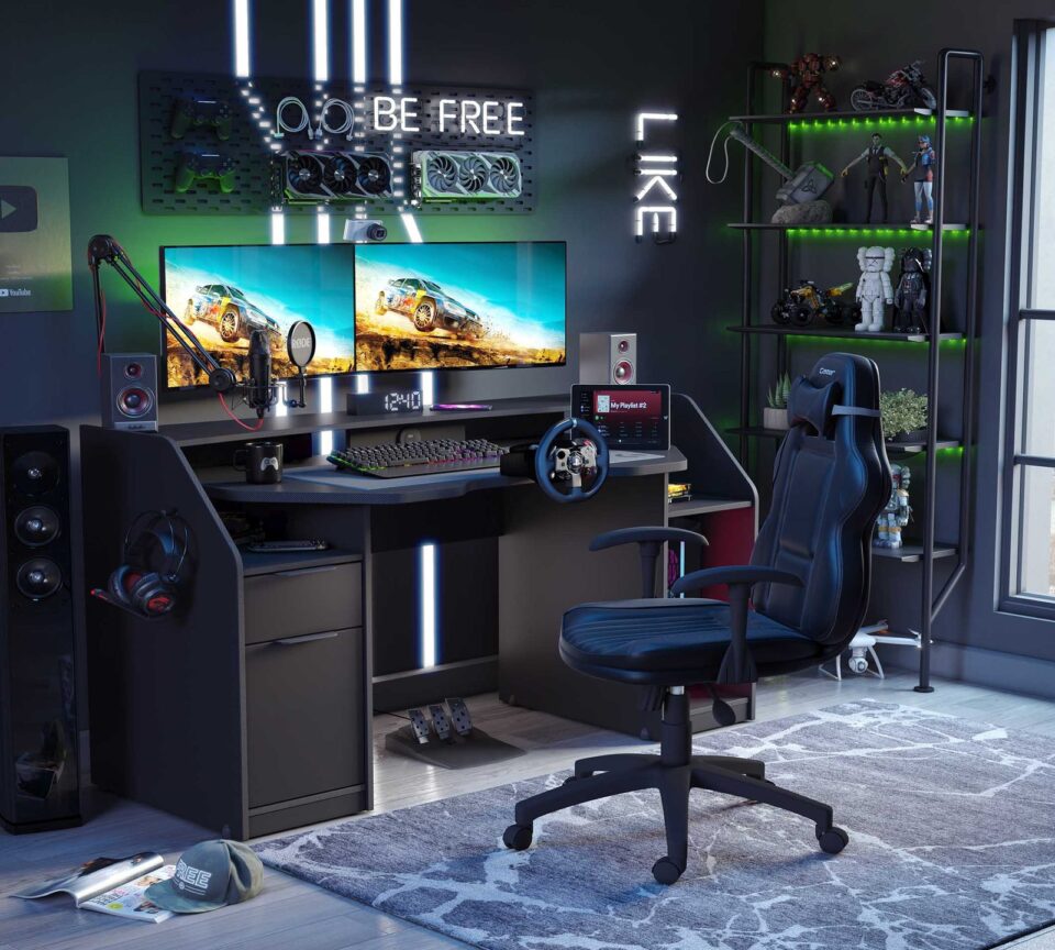 Stol Gamer ob igralni mizi