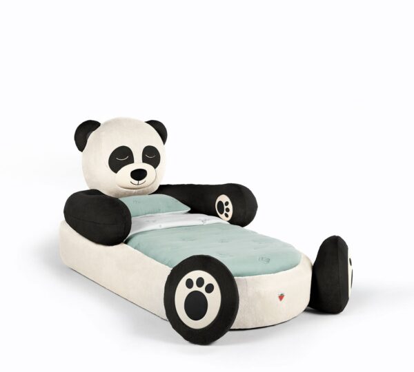 Postelja Panda v obliki pande na belem ozadju