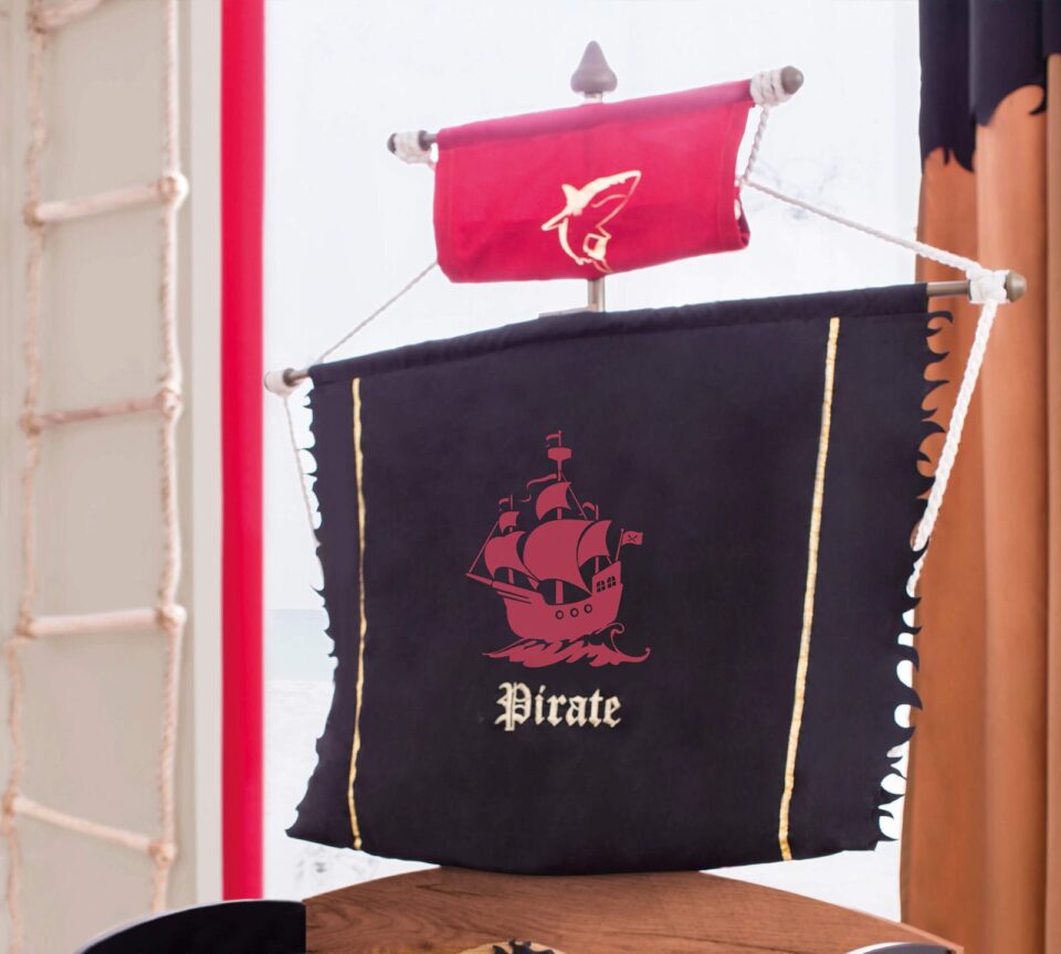 Zastava na drogu nad vzglavjem postelje Pirate