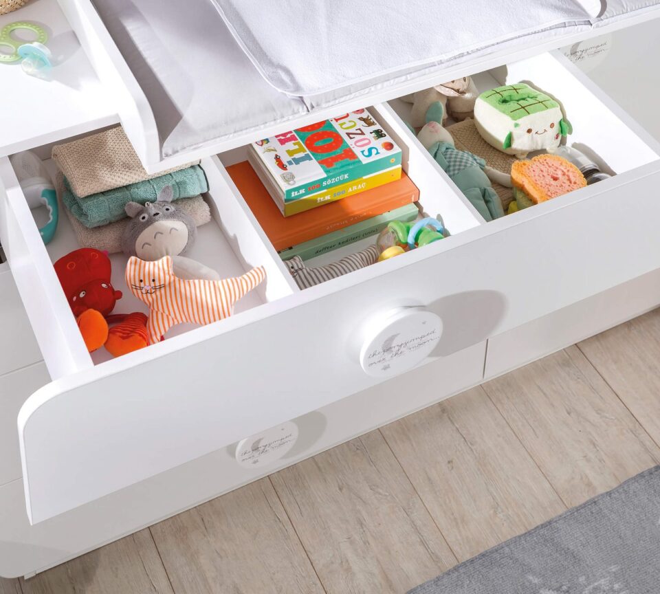 Odprt predal predalnika Baby Cotton z razdelki