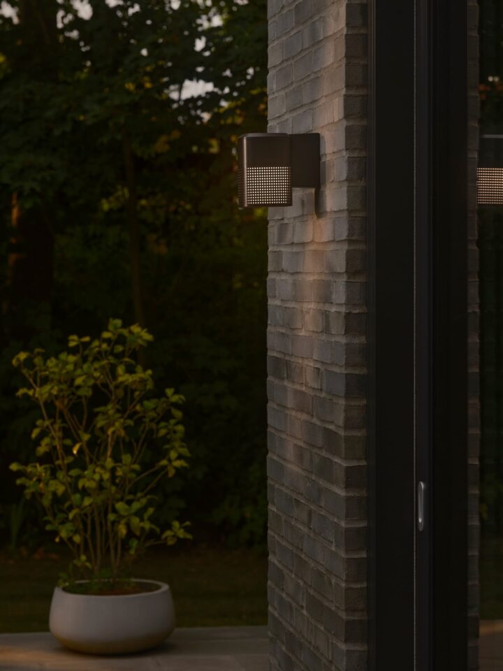 Sidara | Stenska svetilka | Črna