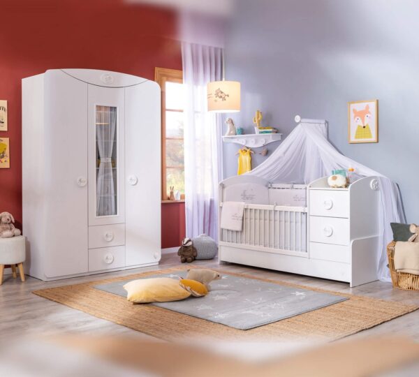 Soba za dojenčke Baby Cotton z garderobno omaro z okencem, posteljico z baldahinom in visečim svetilom