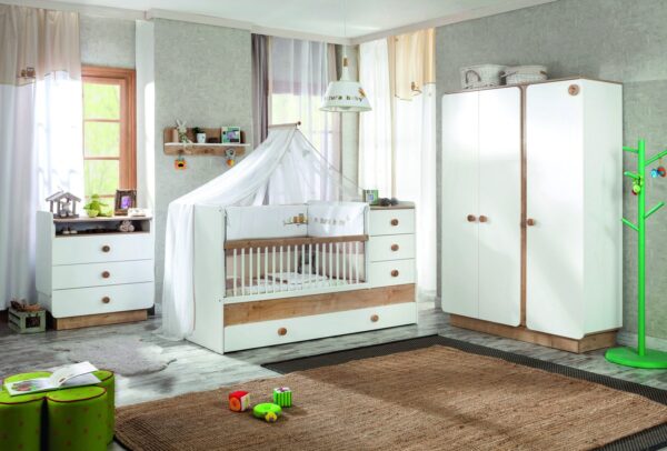 Sobica Natura Baby s posteljico pod baldahinom in garderobno omaro