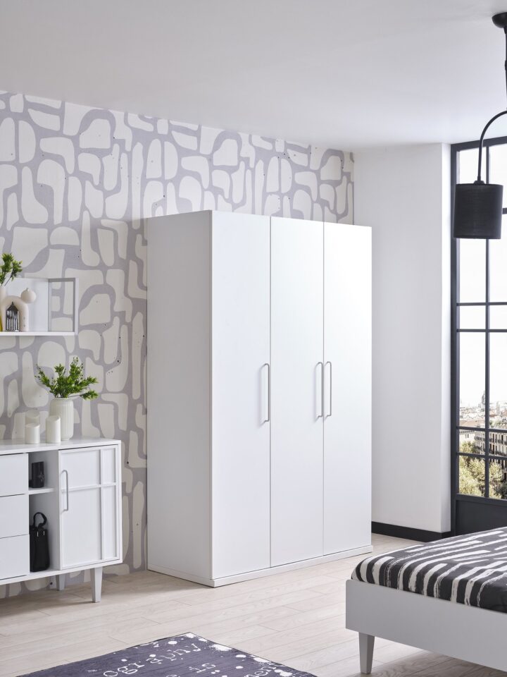 Trodjelni garderobni ormar Simply White s bijelim vratima