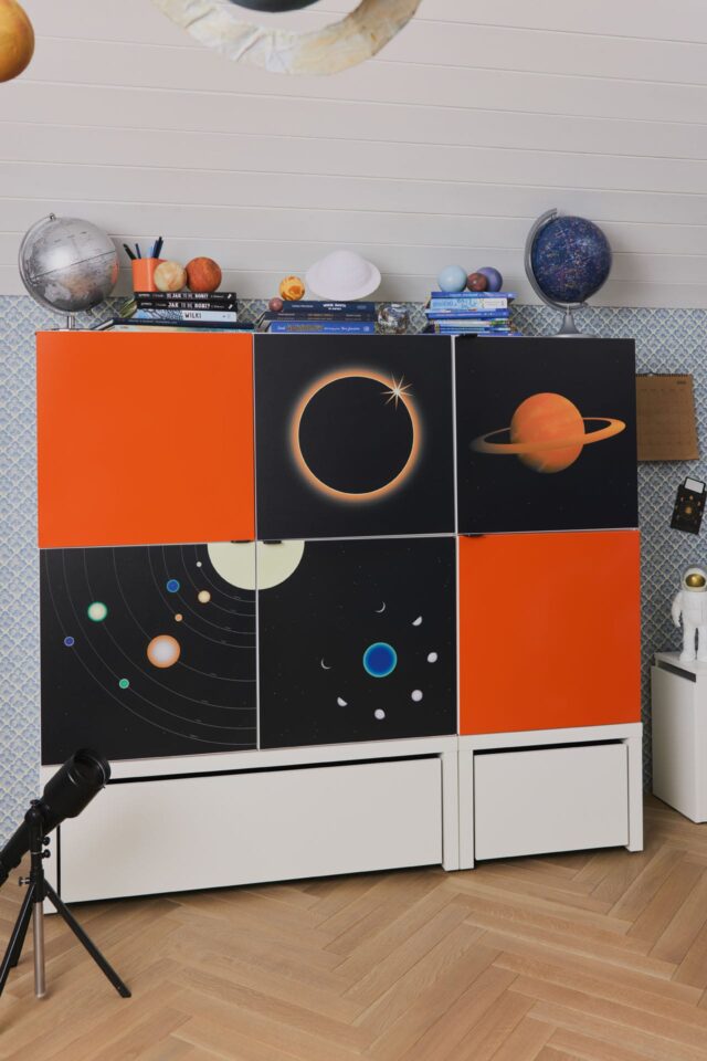 Omarice s prevlekami Kozmos in oranžnimi prevlekami